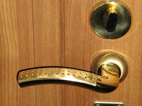 Замена дверной ручки входной двери в Каменск-Уральском